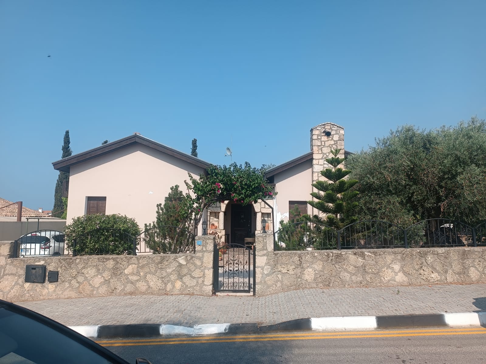 Alsancak bölgesinde satılık 2 yatak odalı havuzlu müstakil villa #e-al-30