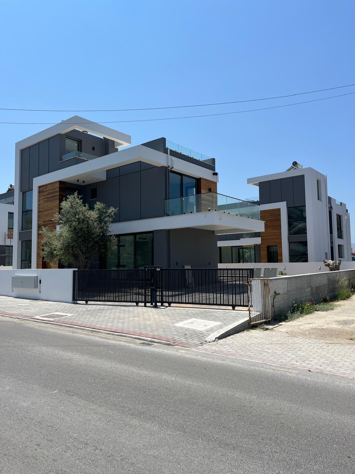 Ozanköy bölgesinde satılık 3 yatak odalı modern lüks villa * Türk Koçan * #e-oz-16