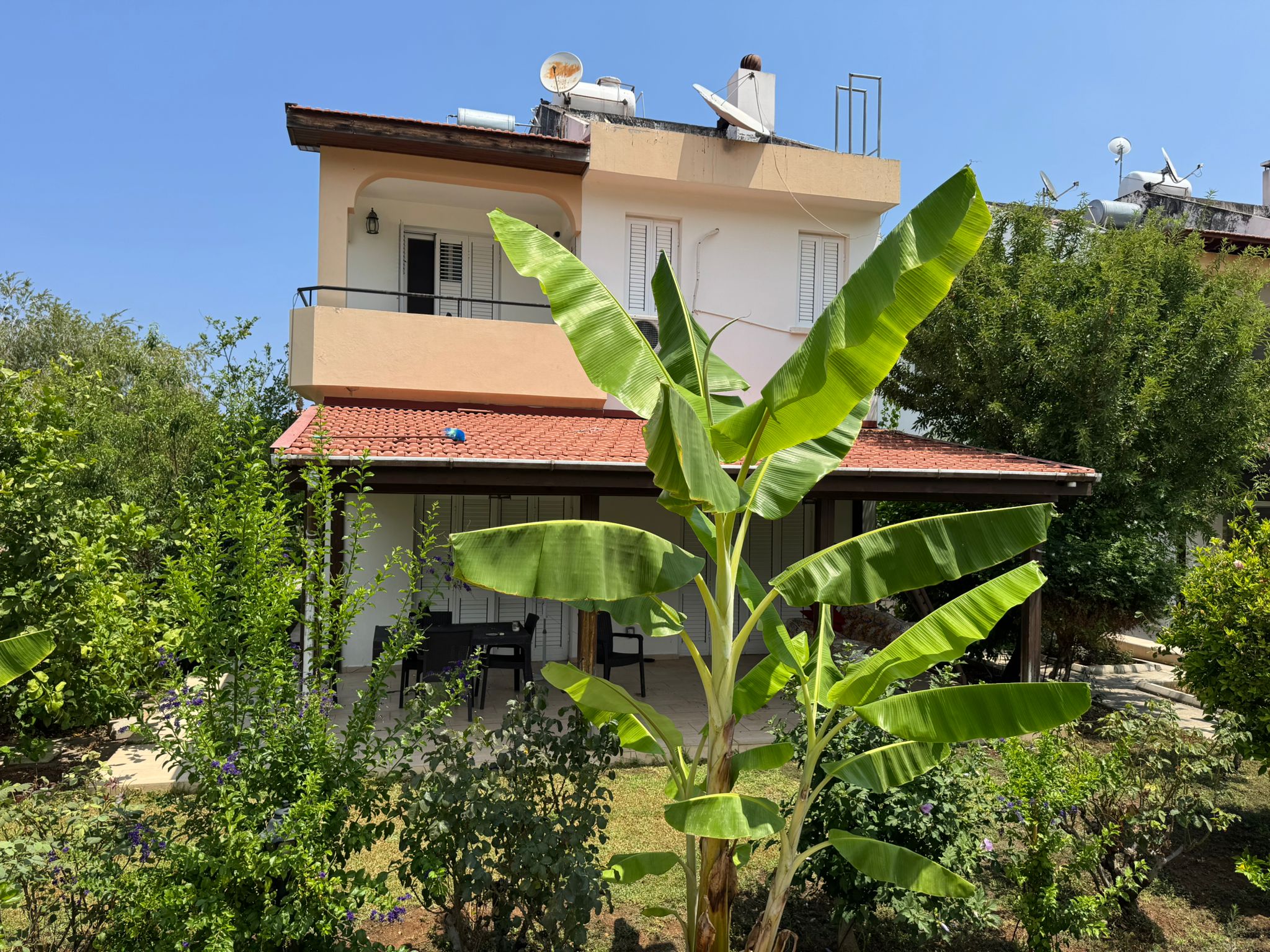 Edremit bölgesinde site içinde kiralık 4 yatak odalı havuzlu full eşyalı villa #k-ed-6